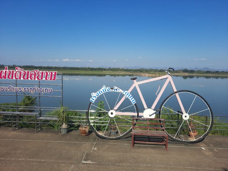 provinciehoofdstad Nakhon Phanom 5 Ode aan de fiets aan de Mekong © Bert Sitters