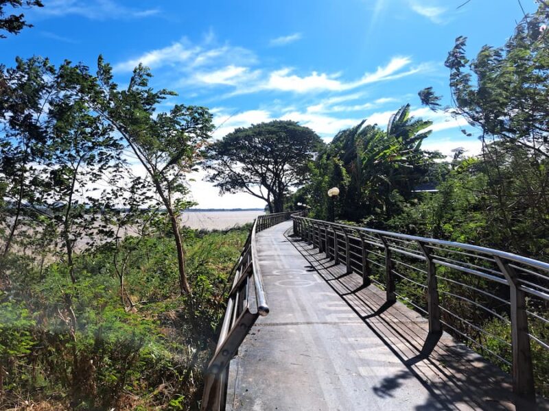 De Mekong in de provincie Nakhon Phanom 4 Dit fraaie stukje fietspad is af © Bert Sitters