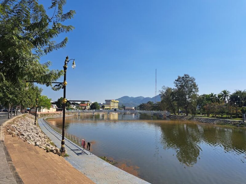 Provinciehoofdstad Loei 2 Rustig langs het water © Bert Sitters
