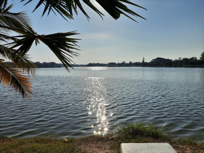Nakhon Ratchasima (Korat) provinciehoofdstad 2 Rust vind je rond het Bung Ta Lua Lake & Park © Bert Sitters