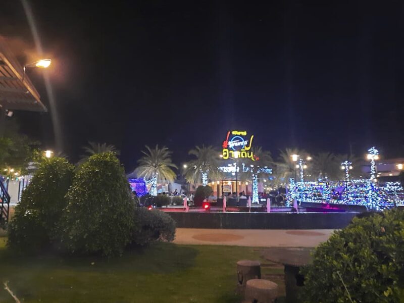 Roi Et provinciehoofdstad 2 Roi Et kent een bruisend avond leven © Bert Sitters