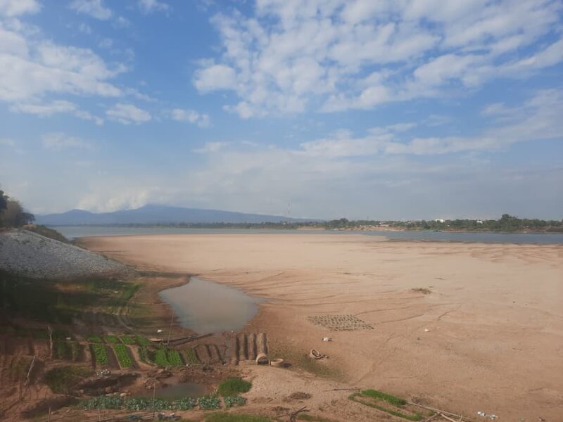 Provinciehoofdstad Bueng Kan 2 Nu nog alle rust op het strand van Bueng Kan © Bert Sitters