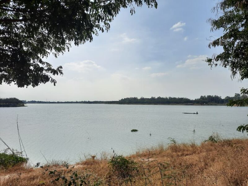 Kalasin provinciehoofdstad (mueang) 4 Rondje fietsen om het meer © Bert Sitters