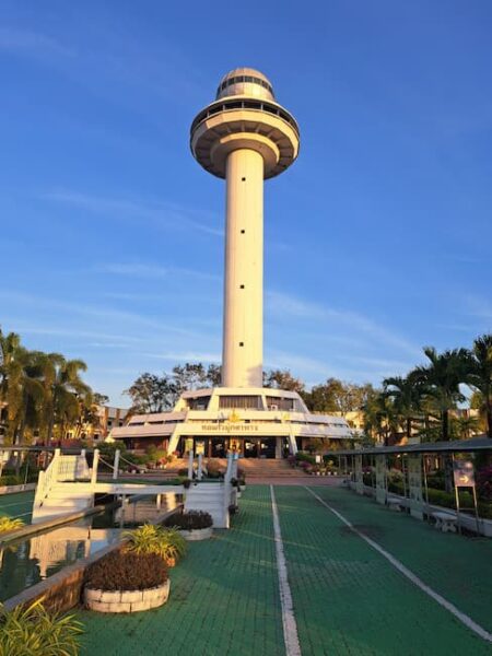 Mukdahan provinciehoofdstad 3 MukdahanTower © Bert Sitters