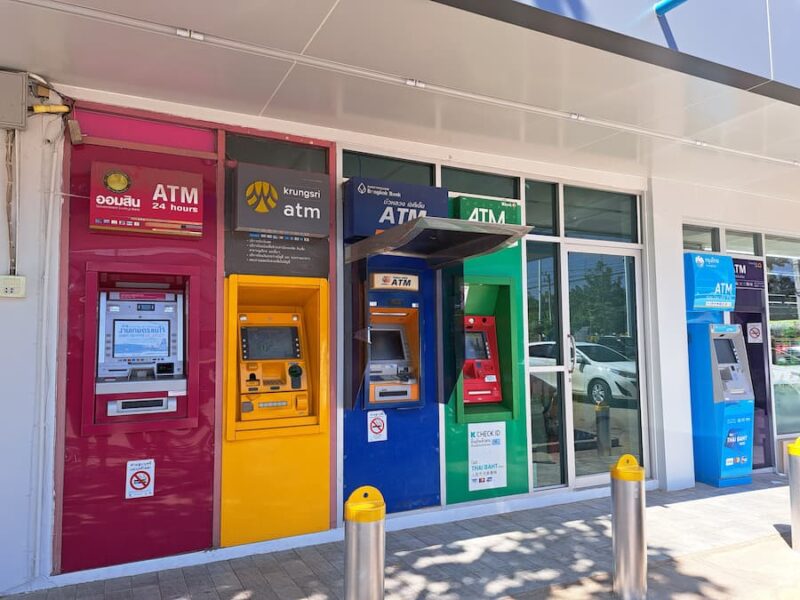 Je hoeft in Thailand de PIN-automaten niet te zoeken © Bert Sitters
