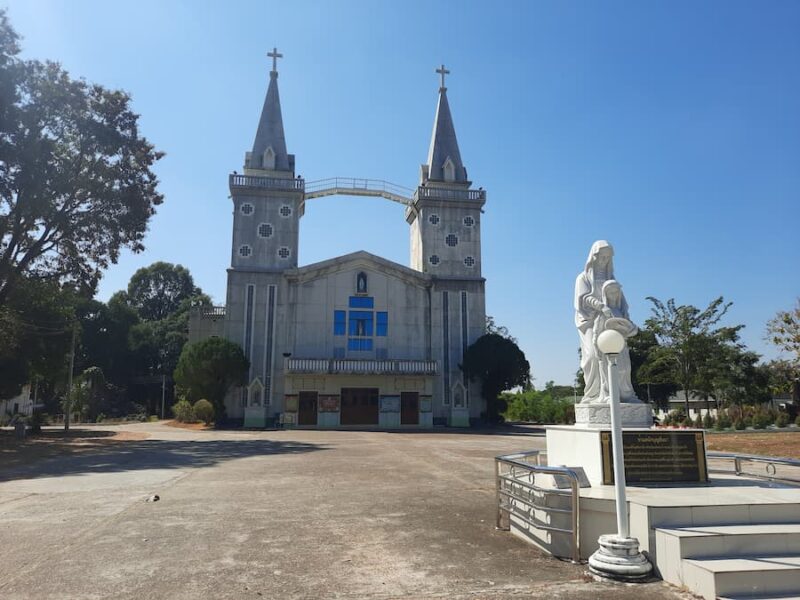 provinciehoofdstad Nakhon Phanom 6 Sint-Annakerk symbool van internationaal karakter © Bert Sitters