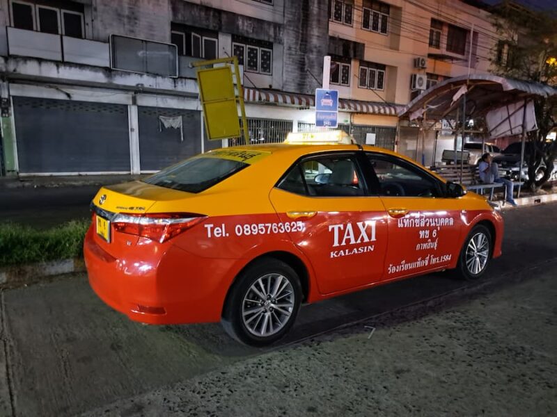 Kalasin provinciehoofdstad (mueang) 6 Metertaxi's vind je bij het busstation © Bert Sitters