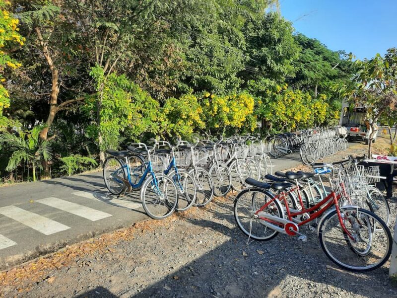 Si Sa Ket provinciehoofdstad 4 Fietsen te huur © Bert Sitters