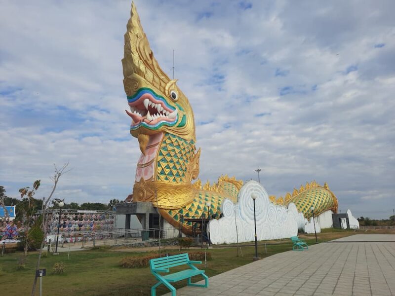Yasothon provinciehoofdstad 25 De gigantische Naga van Yasothon © Bert Sitters