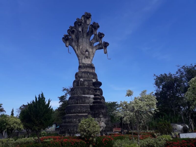 Bijna vanzelfsprekend ontbreekt de Naga niet in het beeldenpark © Bert Sitters