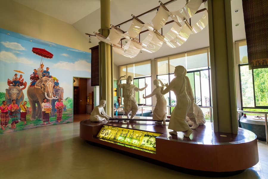 Surin provinciehoofdstad, olifanten en zijde 9 Expositie in het museum © TAT