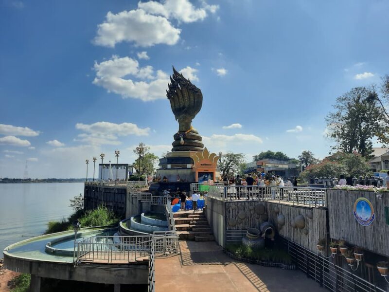 provinciehoofdstad Nakhon Phanom 13 De spuitende Naga aan de Mekong © Bert Sitters