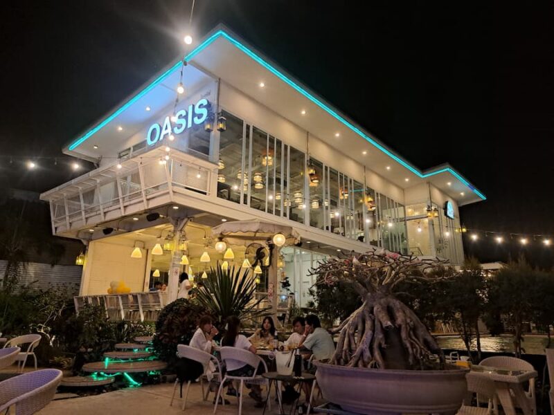 Si Sa Ket provinciehoofdstad 12 Oasis Restaurant van het Gallery Disign Hotel © Bert Sitters