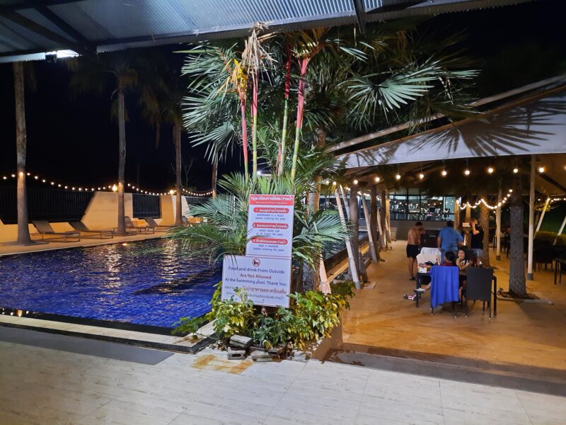 De provinciehoofdstad Buriram 7 Zwembad Ray Hotel Buriram © Bert Sitters