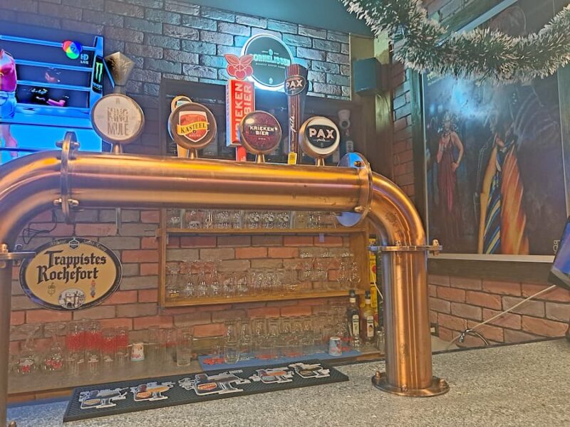 Si Sa Ket provinciehoofdstad 14 De biertap van Leo's in betere tijden © Bert Sitters