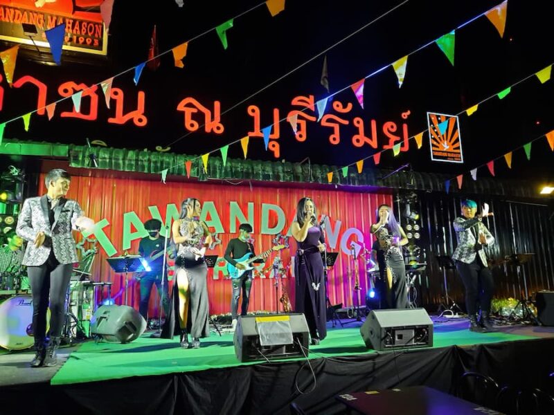 De provinciehoofdstad Buriram 8 Show in club Tawan Dang in Buriram © Bert Sitters