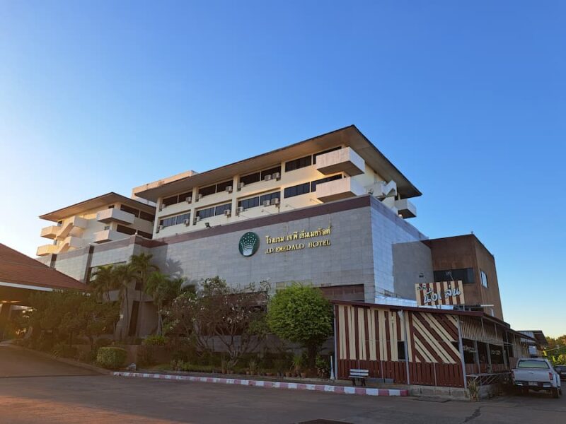 Yasothon provinciehoofdstad 32 JP Emerald Yasothon © Bert Sitters
