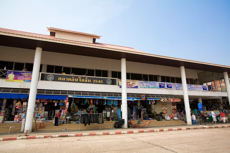 provinciehoofdstad Nakhon Phanom 17 Indochina Market voor koopjes © Bert Sitters