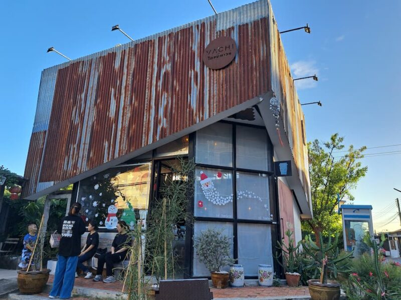 Yasothon provinciehoofdstad 34 Vachi Old Town Coffee © Bert Sitters