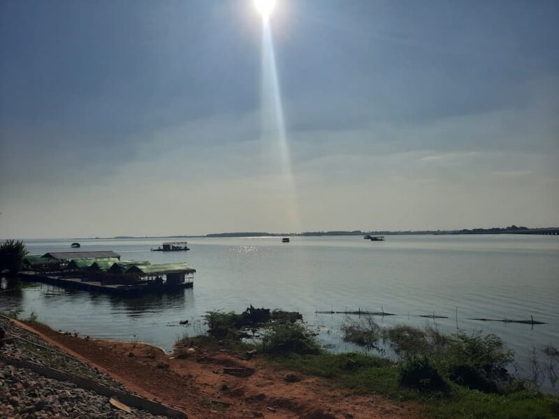 Lam Pao stuwmeer in de provincie Kalasin 2 Lam Pao deelt de provincie Kalasin bijna in twee delen © Bert Sitters