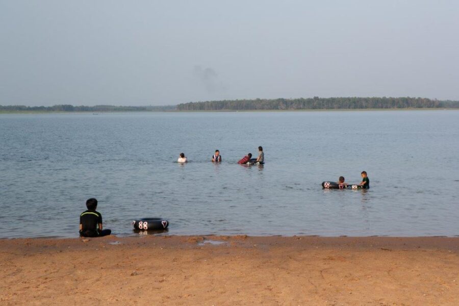 Lam Pao stuwmeer in de provincie Kalasin 5 Strandvermaak Lam Pao © Bert Sitters