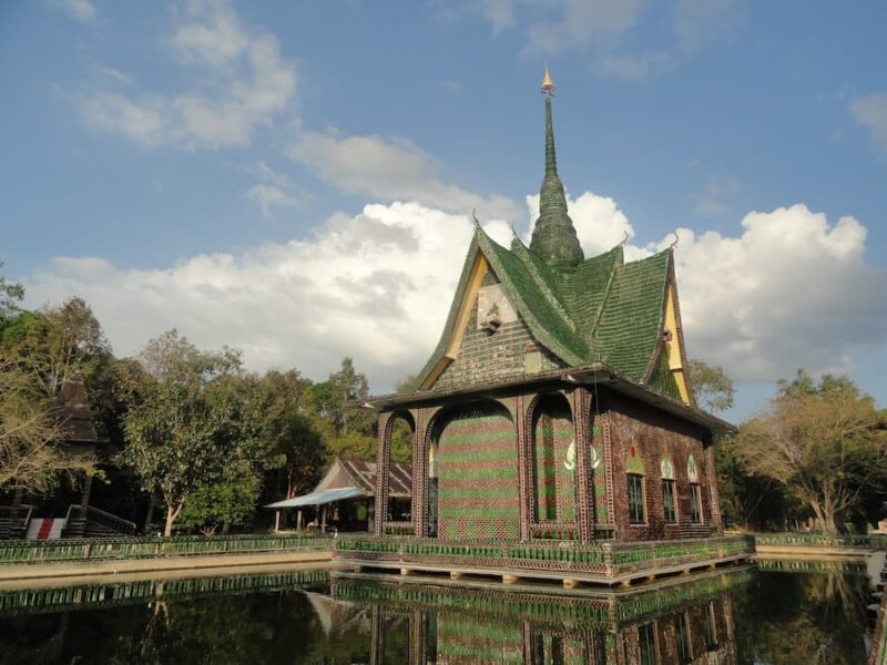 Khao Pra Wihan National Park en omgeving 6 De bierflessentempel van Khun Han © Bert Sitters