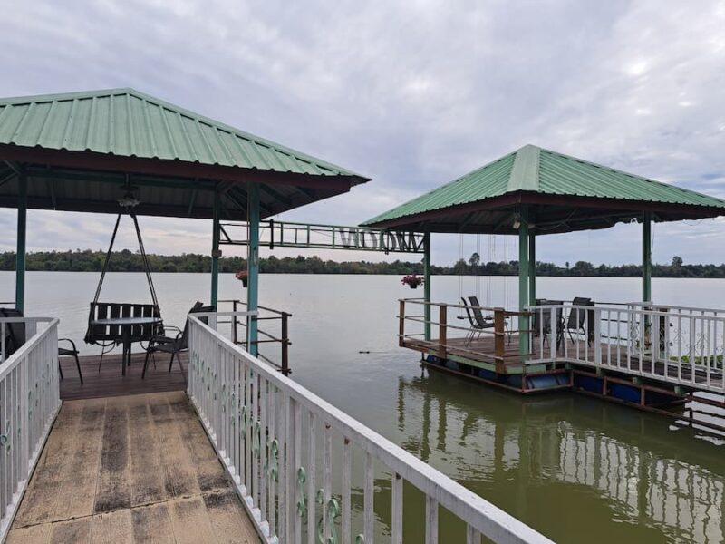De Mun en de Chi in Ubon Ratchatani 4 Ontbijtplek aan de rivier © Bert Sitters
