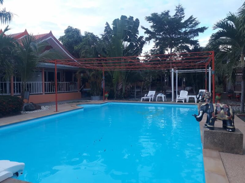 Khao Pra Wihan National Park en omgeving 11 Rewadi Resort met ook Duitse gerechten © Bert Sitters