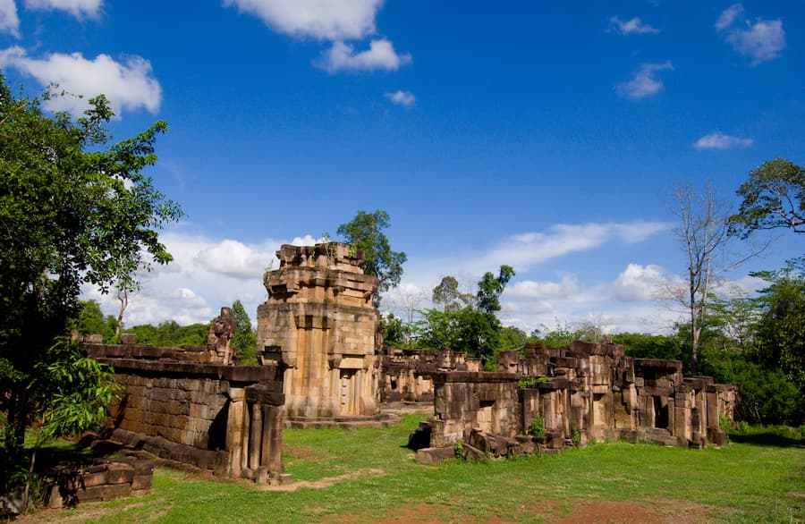 Prasat ta Muan bestaat uit drie ruïnes op verschillende plekken © TAT