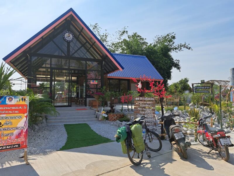 Trendy koffietentje in the middle of nowhwere © Bert Sitters