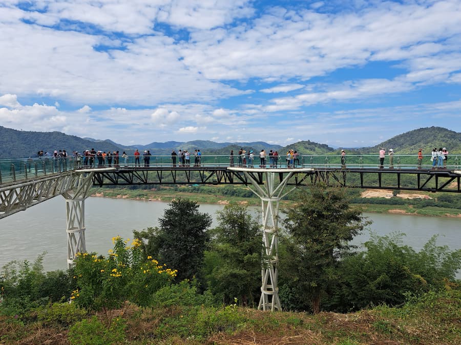 Hoog boven de Mekong © Bert Sitters