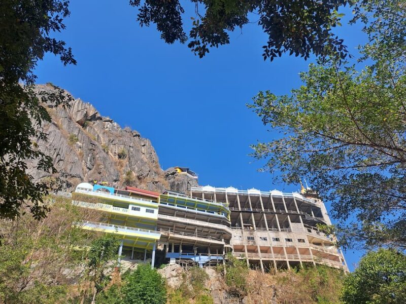 Phu Pa Man District 7
Wat Tham Saeng Tham © Bert Sitters
