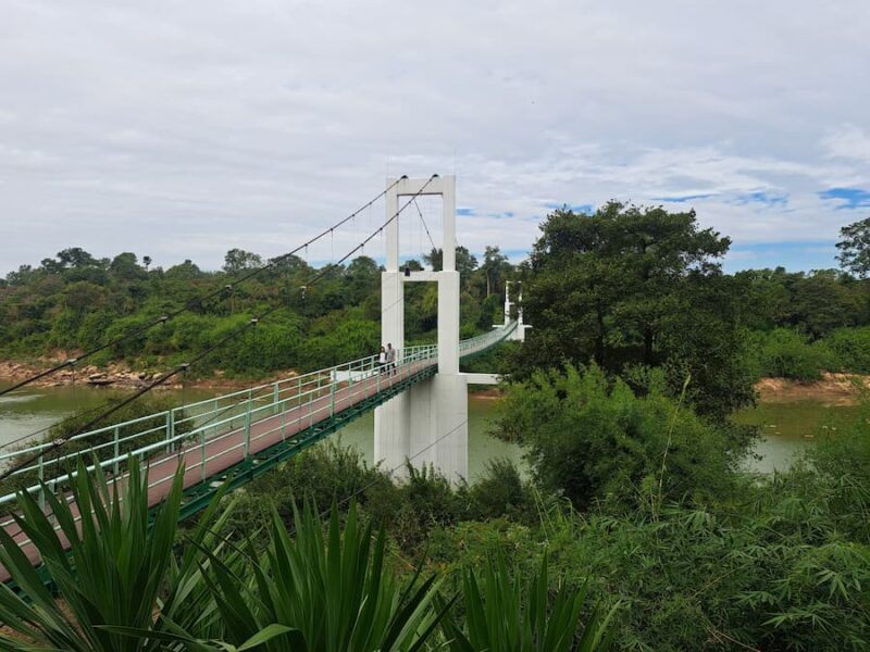Khong Chiam 10 De hangbrug naar Don Tana © Bert Sitters