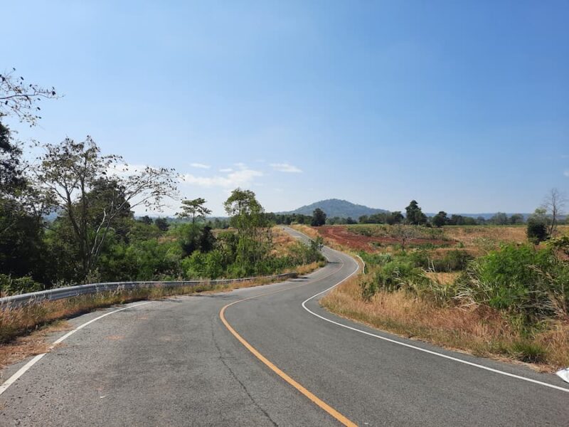 Pa Hin Ngam National Park in Chaiyaphum 4 De weg over de droge hoogvlakte © Bert Sitters