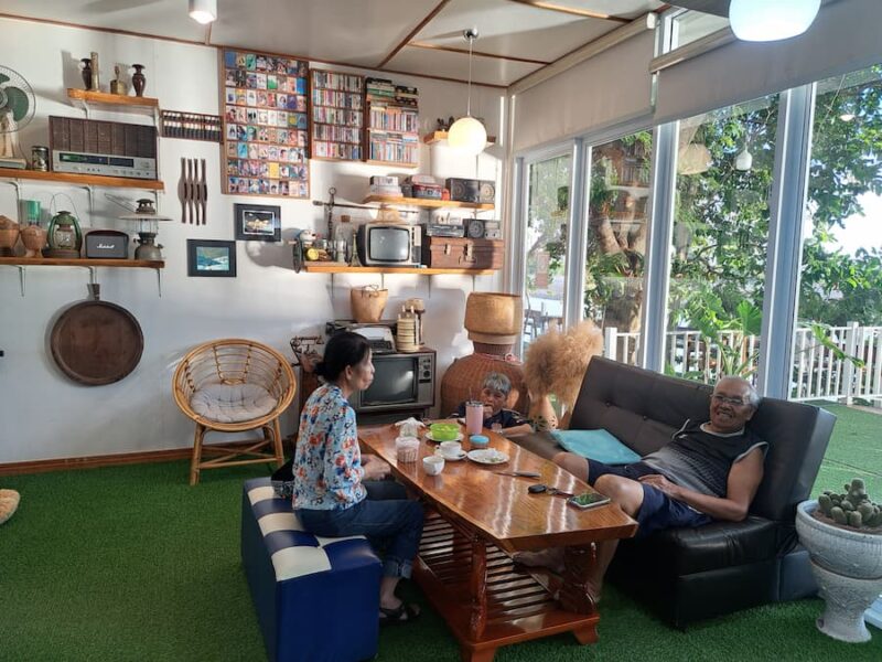 Kokkabao Café een soort huiskamer aan de Chi © Bert Sitters