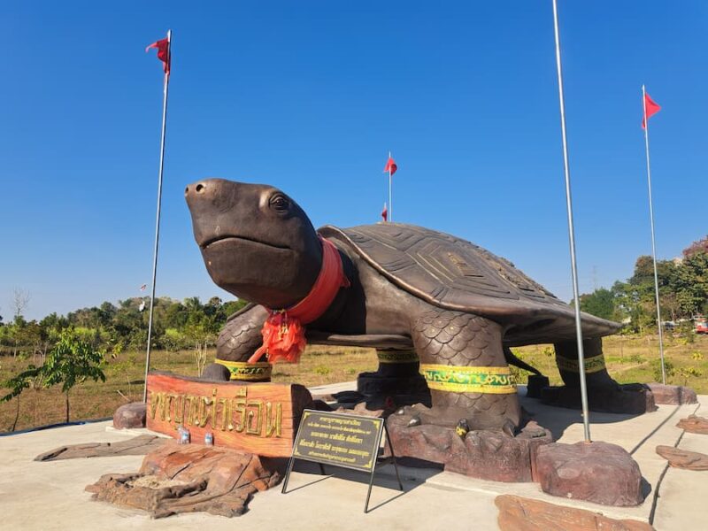 De Erawan Grot in het westen van de provincie Nong Bua Lamphu en de omgeving 3 51A 1