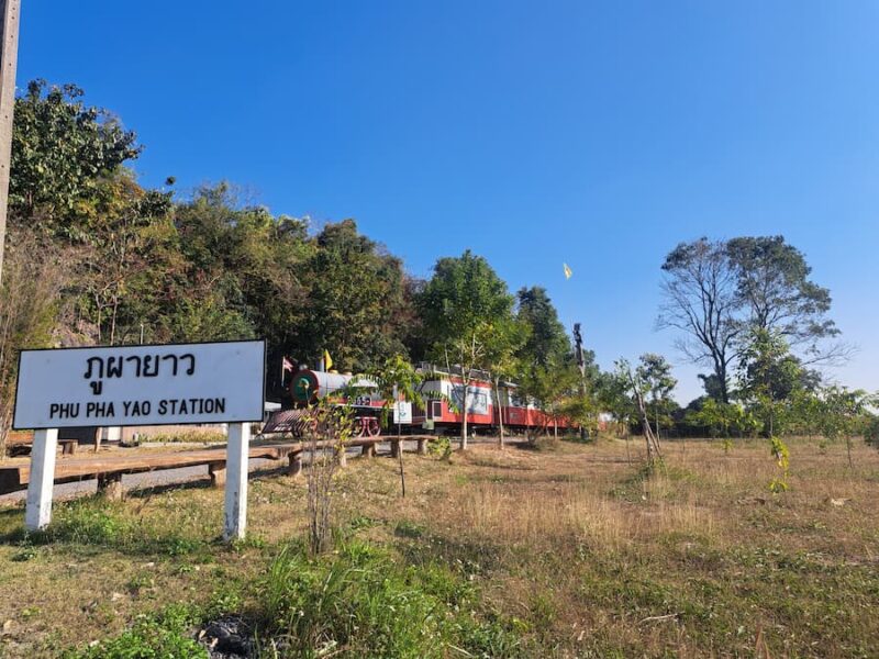 De Erawan Grot in het westen van de provincie Nong Bua Lamphu en de omgeving 4 De trein die nooit gereden heeft © Bert Sitters