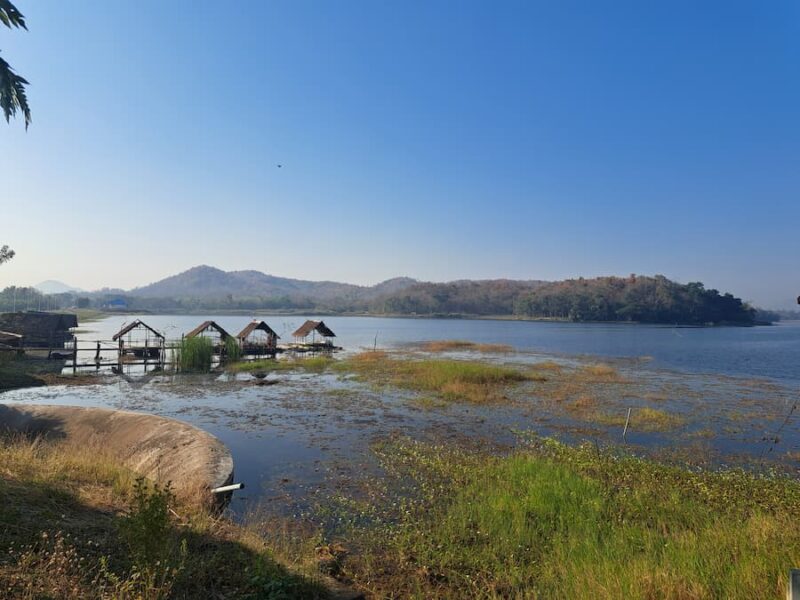De Erawan Grot in het westen van de provincie Nong Bua Lamphu en de omgeving 7 Ang Kep Nam Wang meer© Bert Sitters