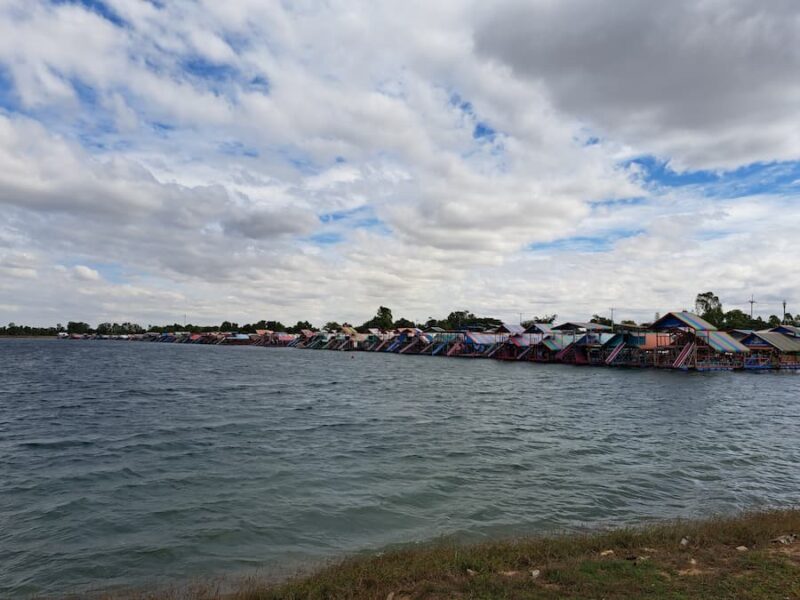 Provincie Surin 5 Vlot huren met een glijbaan © Bert Sitters