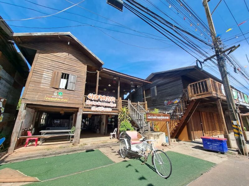 Khemmarat pareltje aan de Mekong 8 Het voormalige huis van gouveneur. Nu museum © Bert Sitters