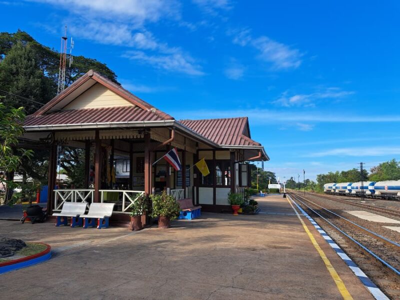 De Mun en de Chi in Ubon Ratchatani 12 Op een klein stationnetje © Bert Sitters