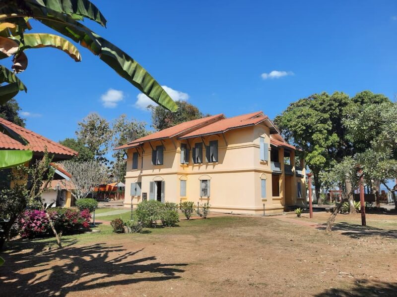 provinciehoofdstad Nakhon Phanom 2 Franse invloed op de architectuur © Bert Sitters