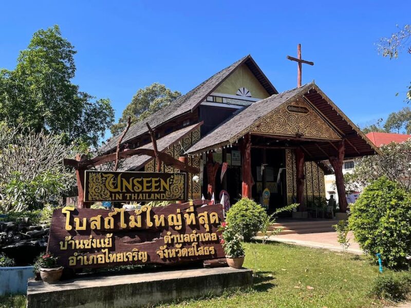 de-grootste-houten-kerk-van-thailand-©-peter-vanzanten 