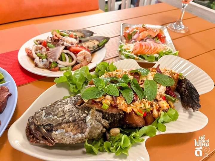 Buriram provinciehoofdstad (Mueang) 8 foto restaurant a Lom