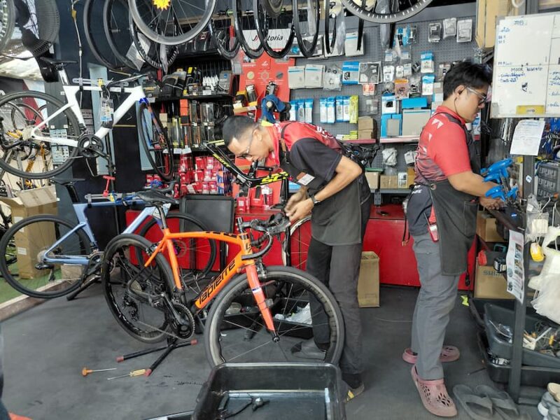 Fietsen in de Isaan 11 https://www.google.nl/maps/place/BIKE+SURE+%E0%B8%A8%E0%B8%B9%E0%B8%99%E0%B8%A2%E0%B9%8C%E0%B8%A3%E0%B8%A7%E0%B8%A1%E0%B8%A3%E0%B8%96%E0%B8%88%E0%B8%B1%E0%B8%81%E0%B8%A3%E0%B8%A2%E0%B8%B2%E0%B8%99/@13.7200069,100.7738389,18z/data=!4m6!3m5!1s0x30e2b8689e989899:0xba454396f0e4eb09!8m2!3d13.7202627!4d100.7771188!16s%2Fg%2F11c2y41hqp?entry=ttu&g_ep=EgoyMDI2MDExMy4wIKXMDSoASAFQAw%3D%3D