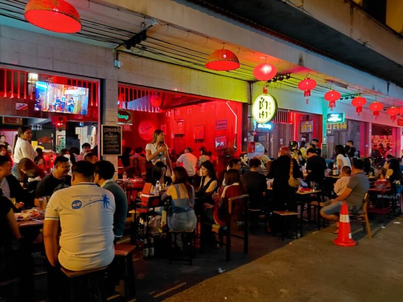 Roi Et provinciehoofdstad (Mueang) 22 Het-nieuwe-uitgaansstraatje-in-Roi-Et-©-Bert-Sitters