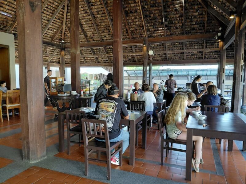 Chonnabot-district 5 Inpawa-Hotel-©-Bert-Sitters