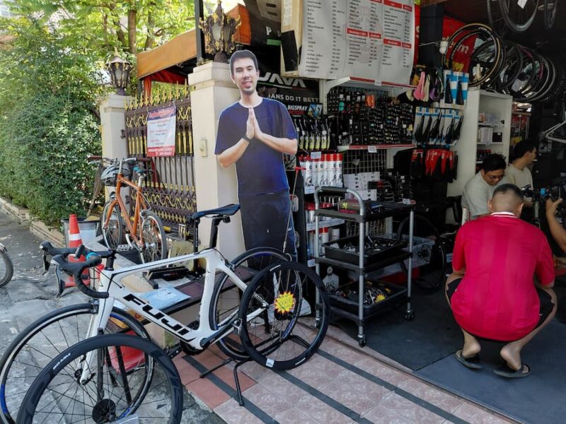 Fietsen in de Isaan 12 Mr-Men-©-Bert-Sitters