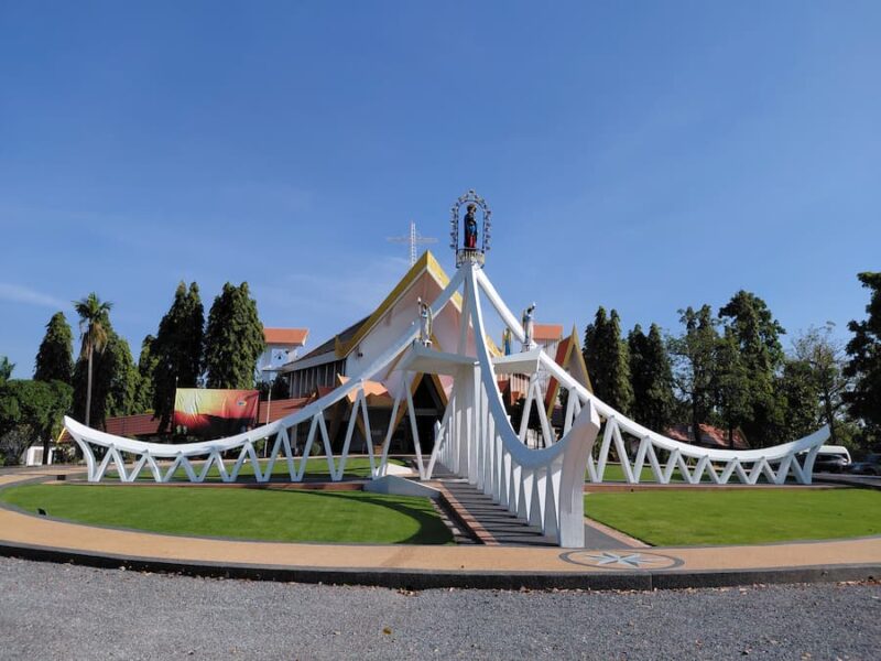 Opmerkelijke-kathedraal-van-Udon-Thani-©-Bert-Sitters