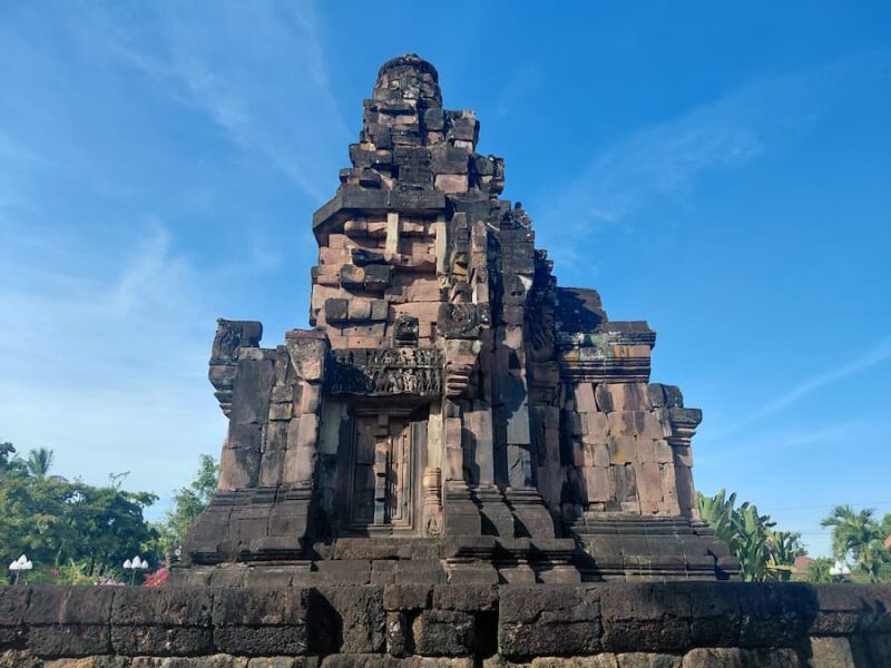 Phra-That-Narai-Cheng-Weng©-Bert-Sitters.